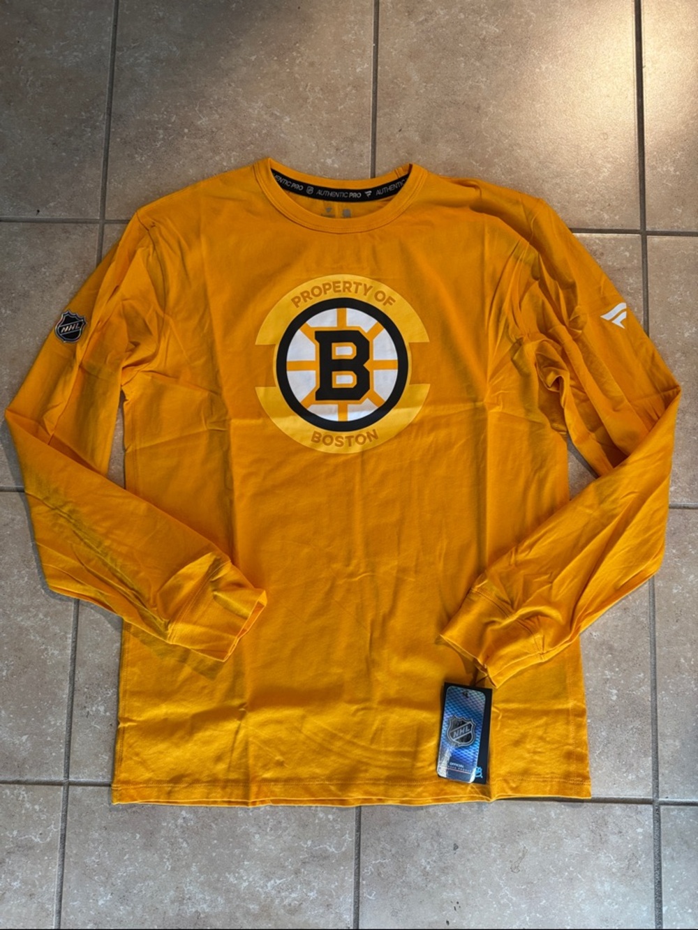 Men’s Boston Bruins Gold Long-Sleeve Tee